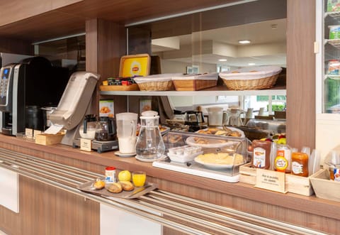 Daily buffet breakfast for a fee
