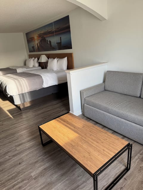 Laptop workspace, blackout drapes, iron/ironing board, free WiFi