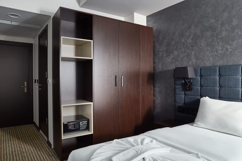 Minibar, in-room safe, desk, laptop workspace