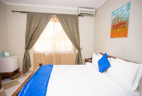 Deluxe Double Room | Desk, laptop workspace, iron/ironing board, free WiFi