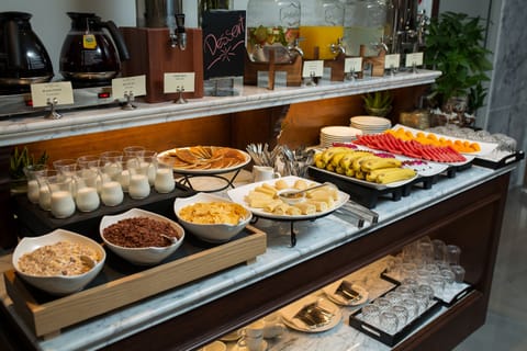 Daily buffet breakfast for a fee