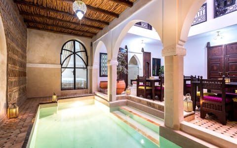 Indoor pool, sun loungers