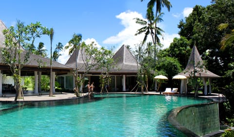 Outdoor pool, pool umbrellas, sun loungers