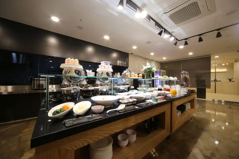 Daily buffet breakfast for a fee