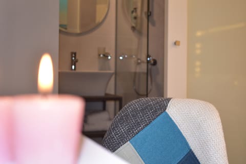 Premium bedding, Tempur-Pedic beds, minibar, in-room safe