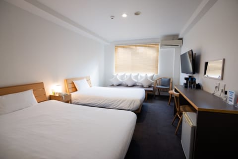 Twin Room, Non Smoking (Large Single Bed x 2) | Desk, WiFi (free), bed sheets
