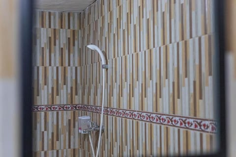 Bungalow | Bathroom | Shower, rainfall showerhead, free toiletries, bathrobes