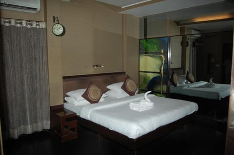 Premium Room | Desk, iron/ironing board, free WiFi, bed sheets