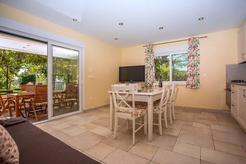 The ground floor offers an air-conditioned dining area with an exit to the terrace.