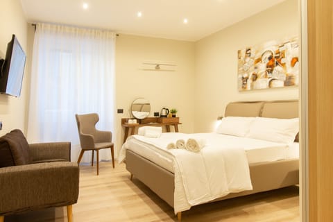 Classic Triple Room | In-room safe, individually decorated, individually furnished, desk