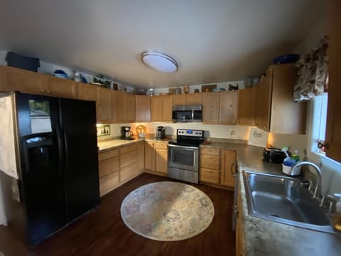 Cabin: Kitchen fully loaded!