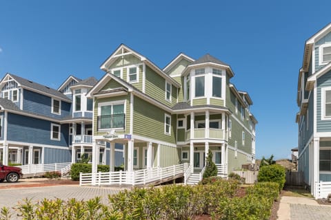 Welcome to Eleanor Dare by KEES Vacations!