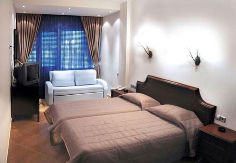 Triple Room | Egyptian cotton sheets, premium bedding, pillowtop beds, minibar