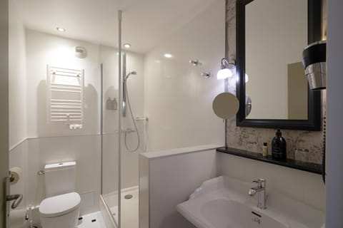Superior Room, 1 Queen Bed, Balcony, City View (Larger Room) | Bathroom | Shower, hair dryer, towels