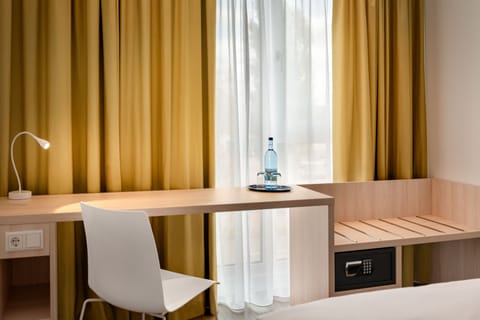 Hypo-allergenic bedding available, in-room safe, desk, laptop workspace