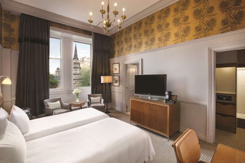 Premier Twin Room, 2 Twin Beds | Egyptian cotton sheets, premium bedding, in-room safe, desk