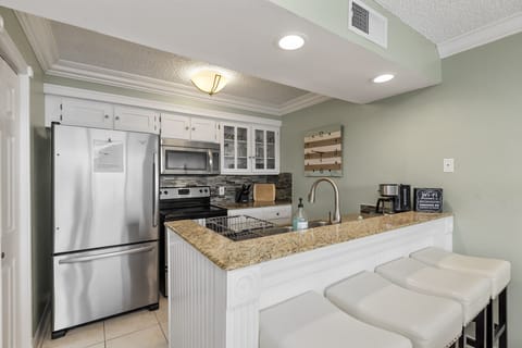 Enough seating to eat at the bar and the breakfast nook. 