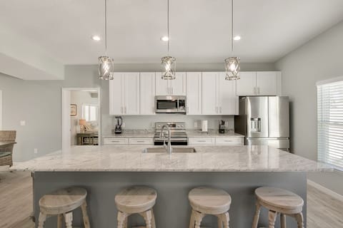 Closeup of Freestanding Granite Kitchen Island