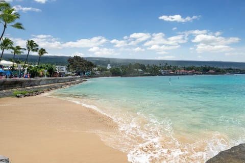 Take a dip in the ocean at Kailua Pier.