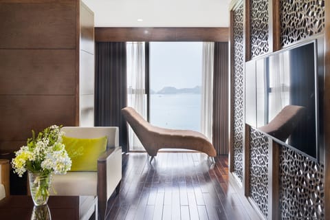 Executive Suite | Living area | Flat-screen TV