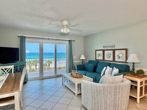 Beautiful and Comfortable!   Beachfront 4th Floor.  