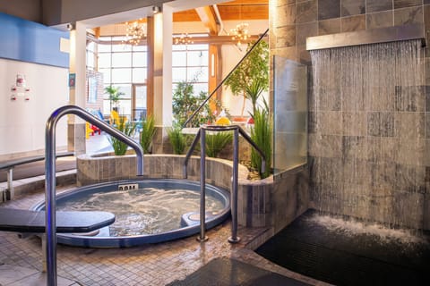 Indoor spa tub