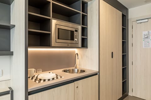 Basic Double Room, 2 Twin Beds | Private kitchen | Microwave