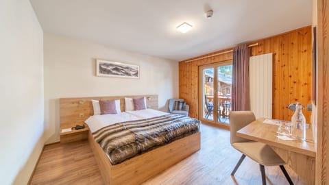 Double Room (City) | In-room safe, individually decorated, individually furnished, desk