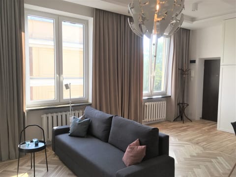 Business Apartment | Living area | Flat-screen TV