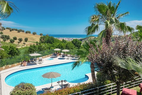 Seasonal outdoor pool, pool umbrellas, sun loungers