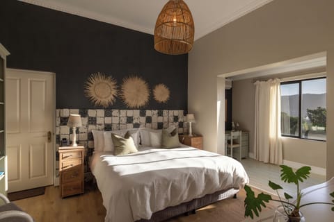 Deluxe Suite | Egyptian cotton sheets, premium bedding, down comforters, pillowtop beds