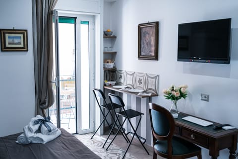 Free daily self-serve breakfast