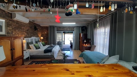 Bachelor Flat | Blackout drapes, free WiFi, bed sheets