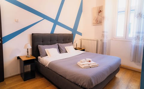 Business Room | Premium bedding, memory foam beds, desk, soundproofing