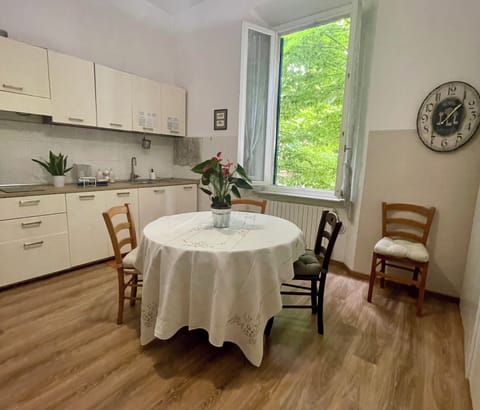 Full-size fridge, microwave, stovetop, coffee grinder