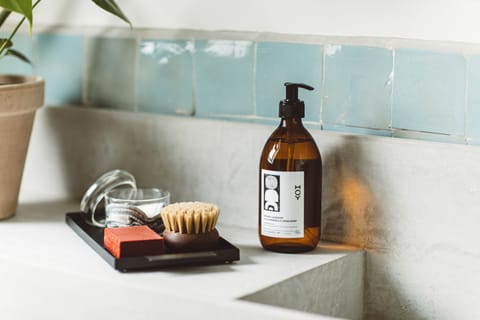 Family Room (Friendly) | Bathroom | Shower, hydromassage showerhead, designer toiletries, hair dryer