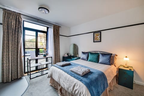 Bright space with elegant decor, perfect for relaxation after a day of exploration!