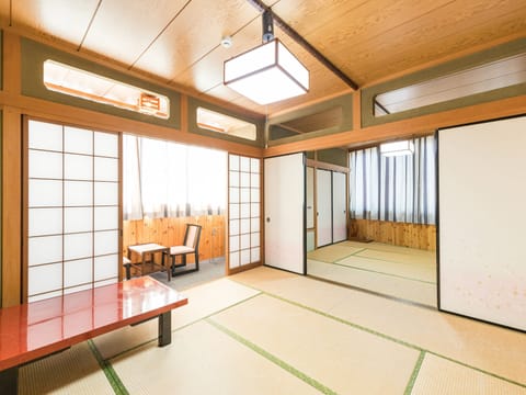 Japanese Style Family Room with Shared Bathroom, Non Smoking | Bed sheets