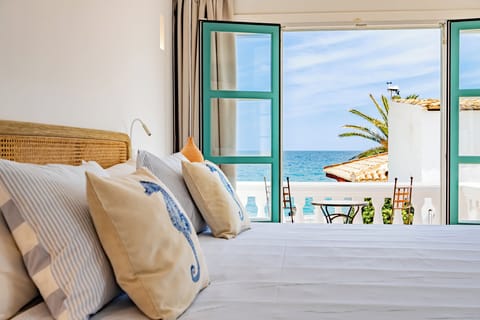 Comfort Double Room, 1 Bedroom, Balcony, Sea View | Hypo-allergenic bedding, minibar, in-room safe, individually decorated