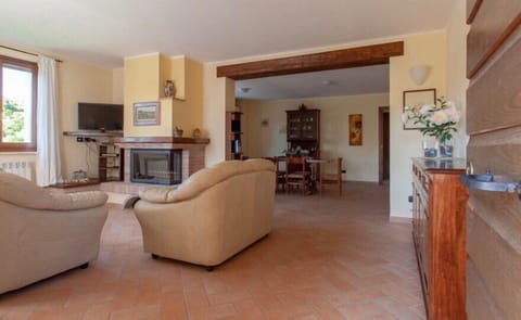 First floor, living room (2)