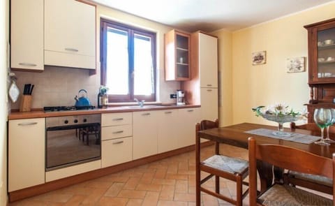 First floor, kitchen (1)