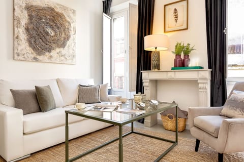 Apartment (3 Bedrooms) | Living area | 32-inch TV with cable channels