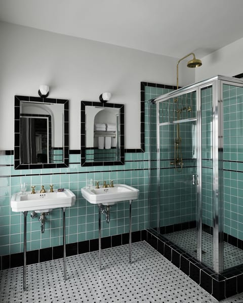 Suite (Hal Thomson) | Bathroom | Slippers, towels