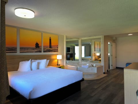 Studio Suite, 1 King Bed, Non Smoking | Laptop workspace, blackout drapes, iron/ironing board, rollaway beds