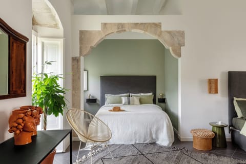 Comfort Room | Hypo-allergenic bedding, down comforters, pillowtop beds
