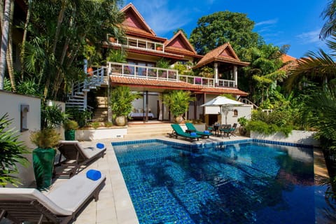 2 outdoor pools