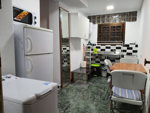 Twin Room, Shared Bathroom | Living area | Flat-screen TV