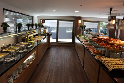 Daily buffet breakfast for a fee