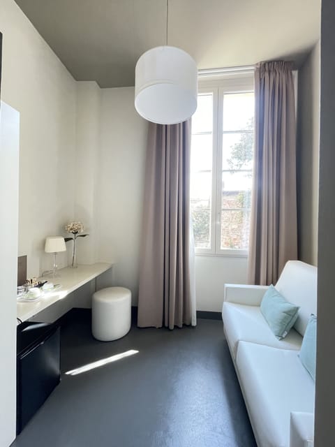 Junior Suite | Down comforters, minibar, in-room safe, desk