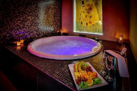 Indoor spa tub